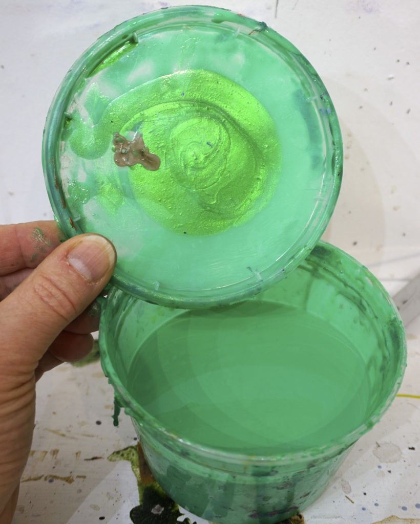 Here you can see the difference in color and iridescence between the wet and dry mixture of GAC 800, Fluid Acrylic Phthalo Greeen ( Blue Shade ) and Interference Green.